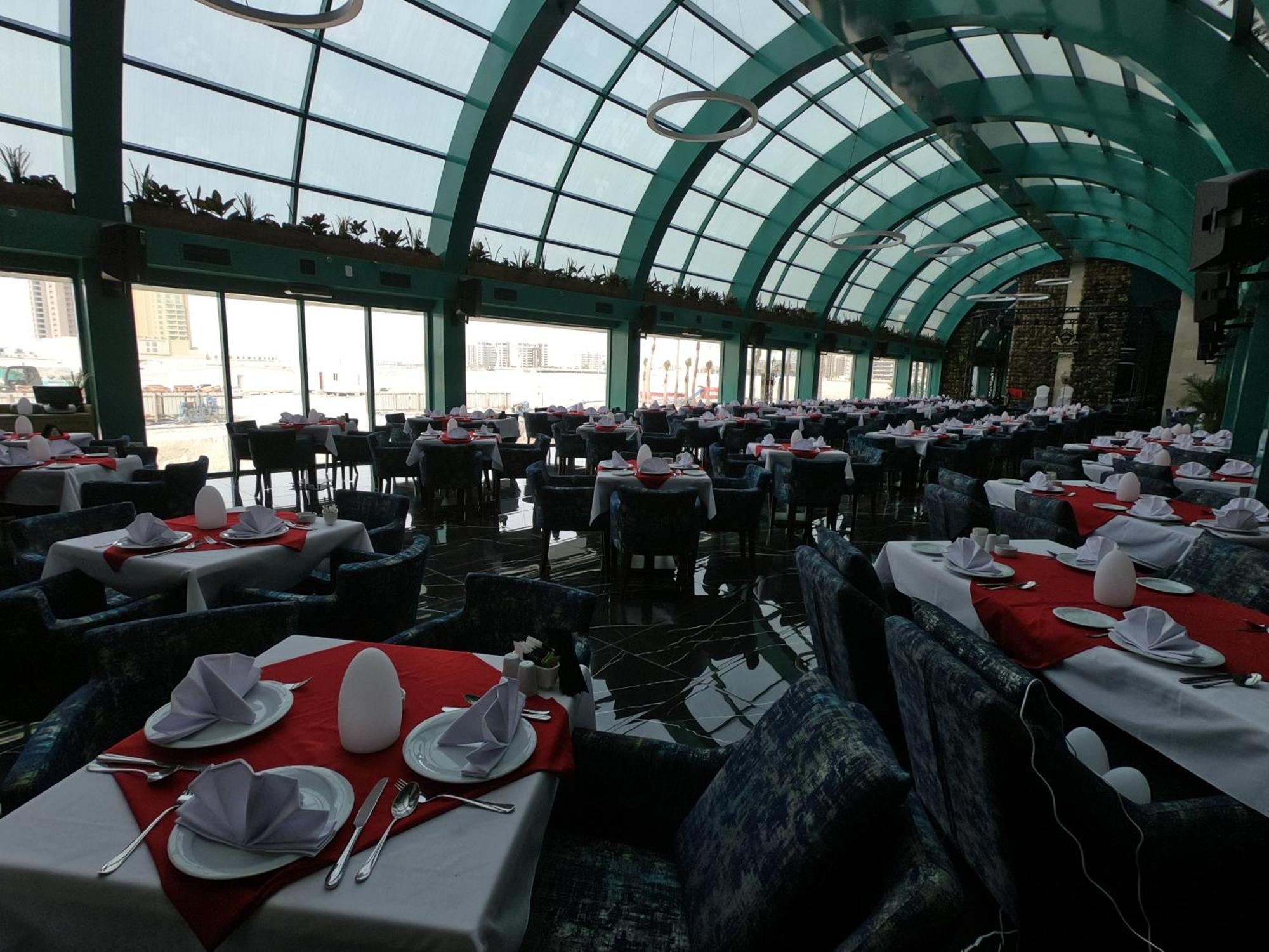 Ramada By Wyndham Manama City Centre Экстерьер фото