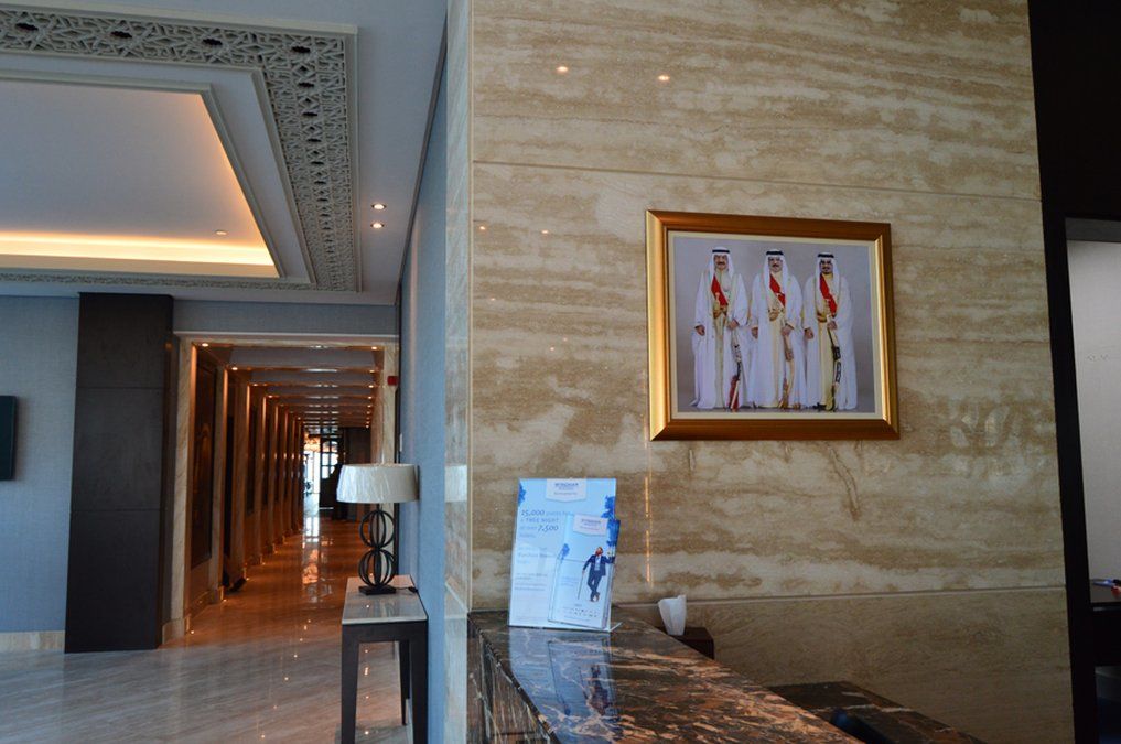 Ramada By Wyndham Manama City Centre Экстерьер фото